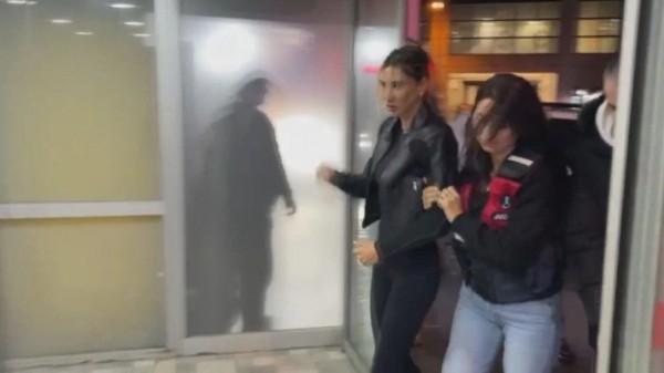 Şeyma Subaşı yine Kur'an-ı Kerim paylaştı...